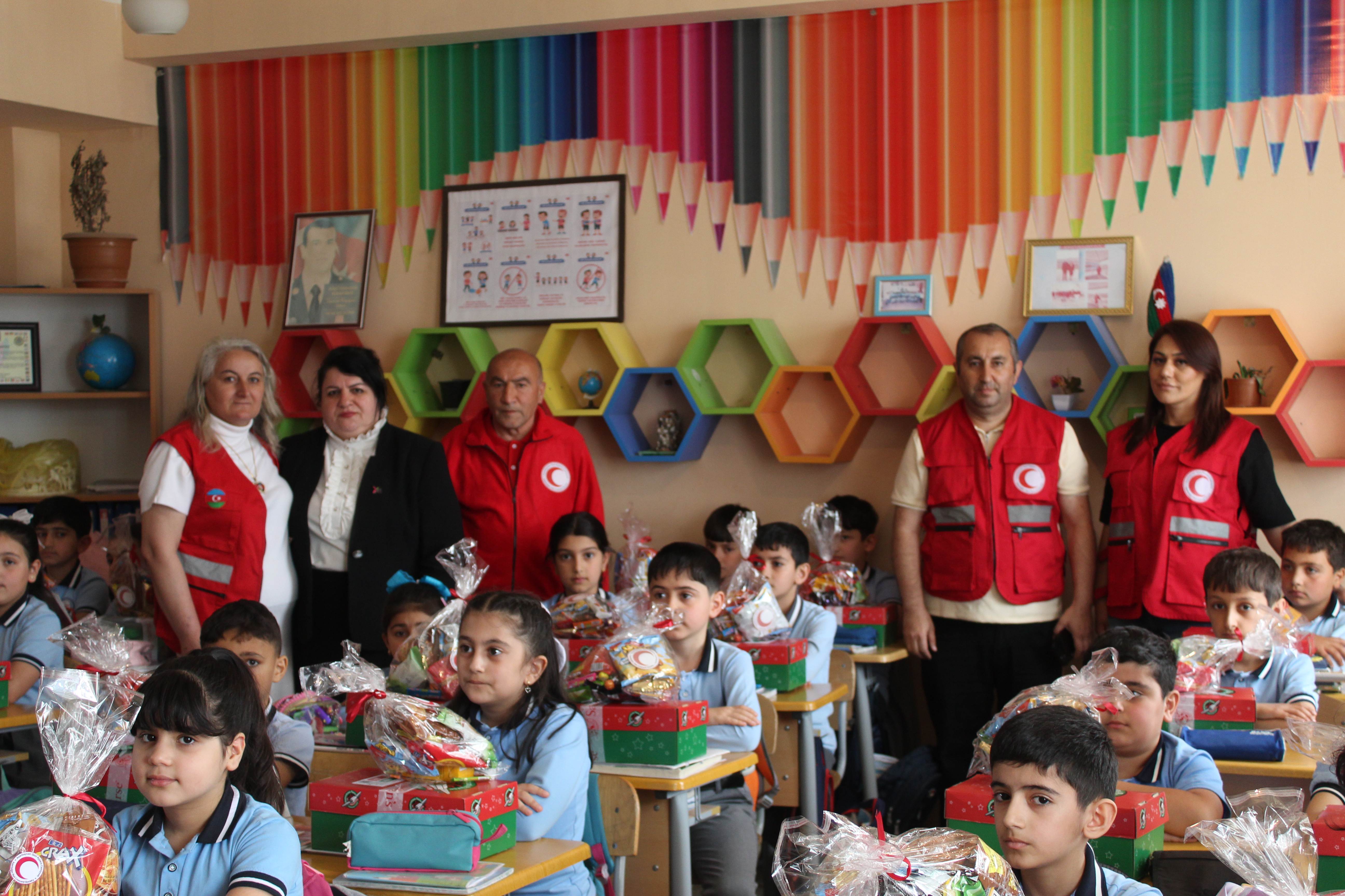  The Khojavend district branch of the Azerbaijan Red Crescent Society organized an aid campaign for low-income families and schoolchildren