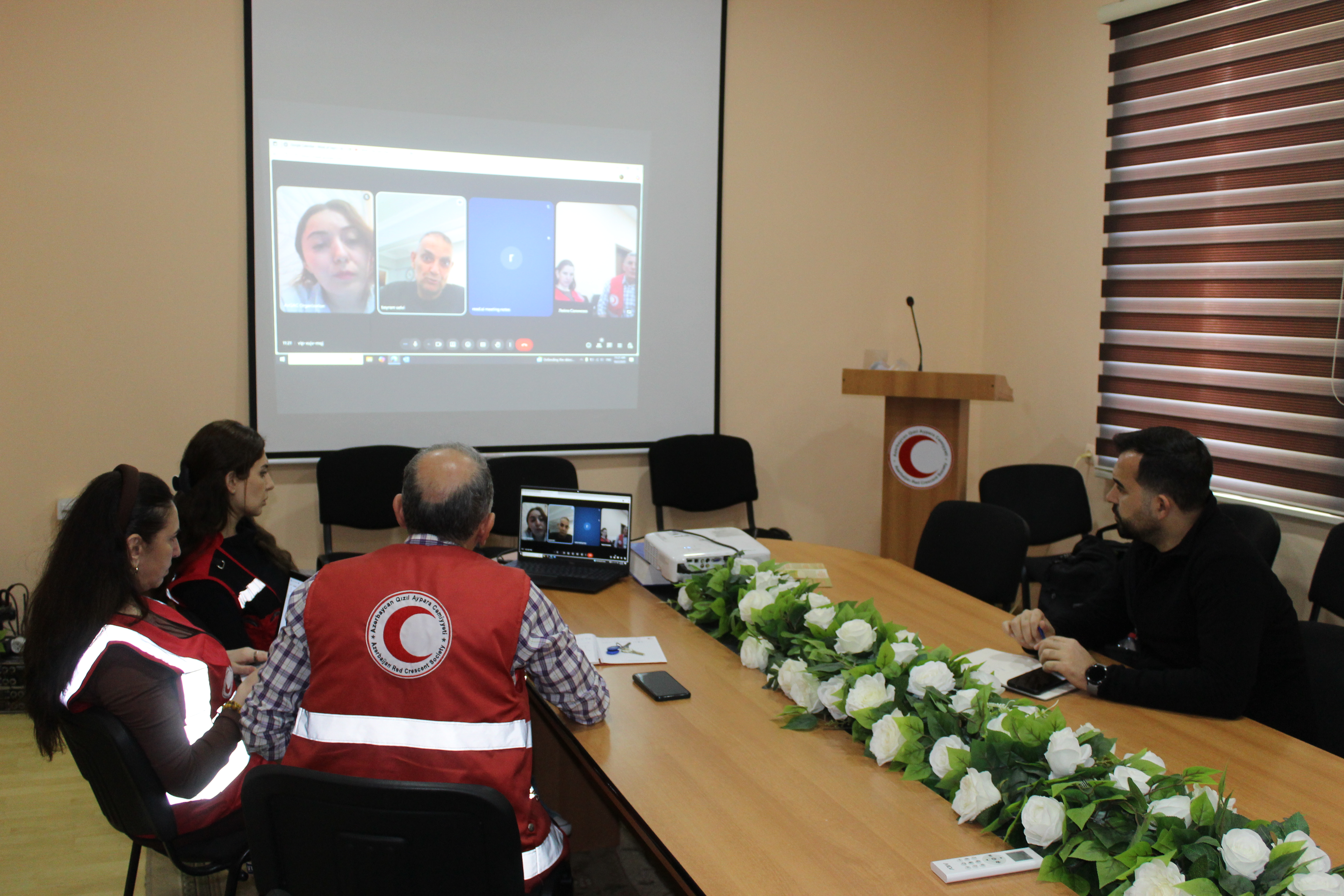  A meeting was held between the Azerbaijan Red Crescent Society and the Turkish Red Crescent