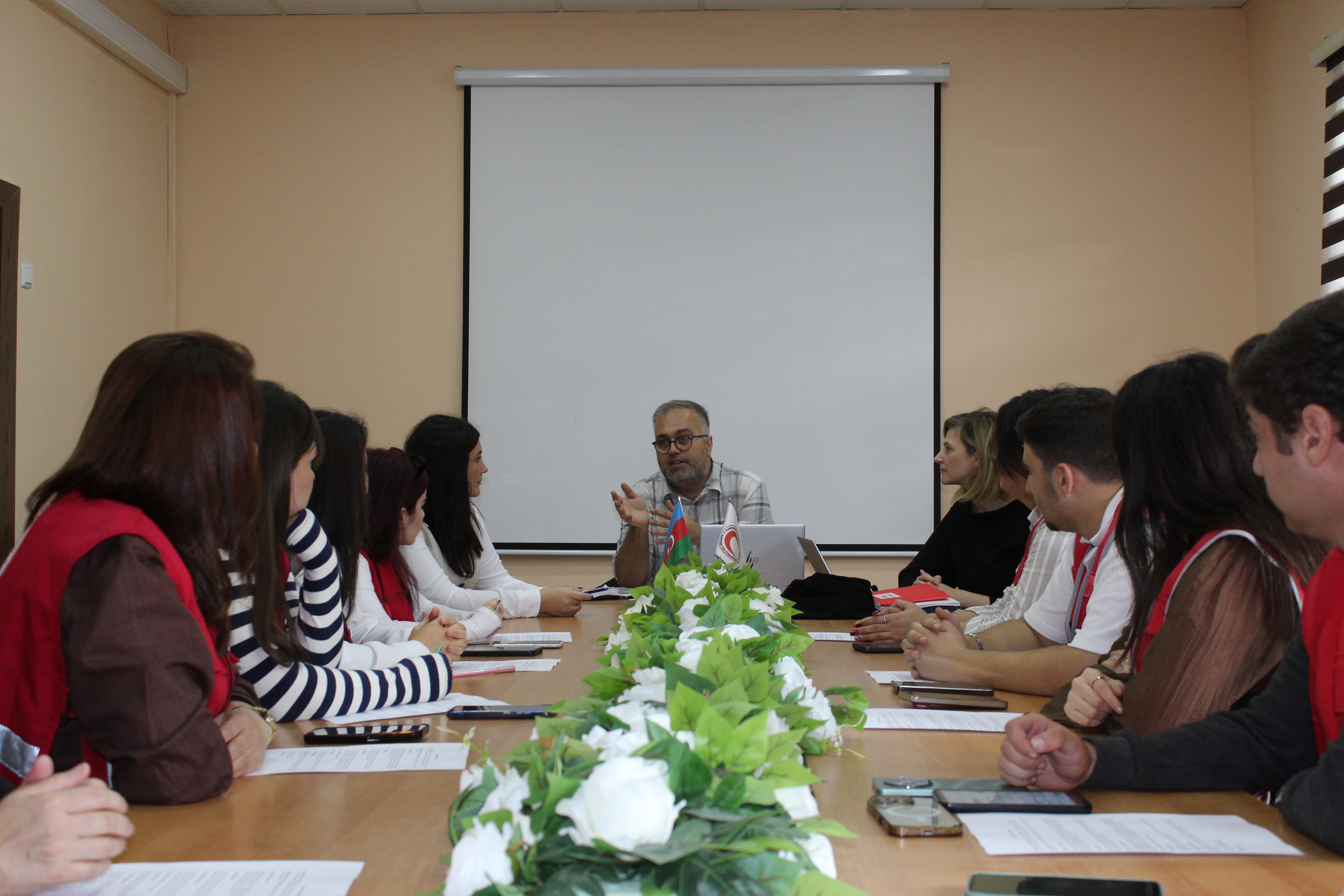  A meeting of representatives of the IFRC with volunteers of the Azerbaijan Red Crescent Society